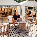 The Spot - 200m De La