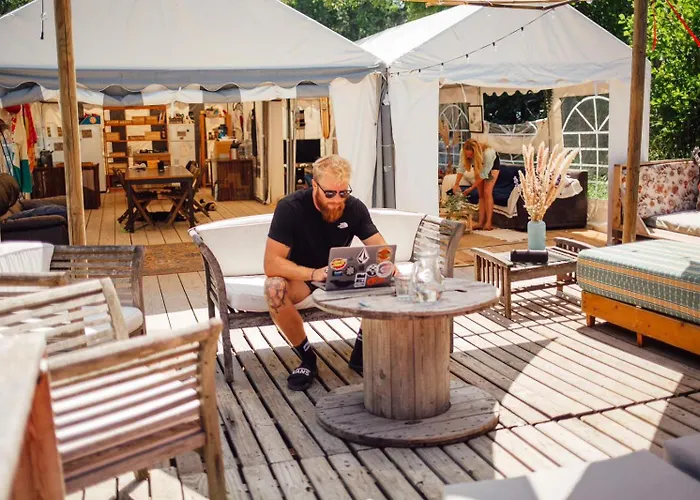 The Spot - 200m De La